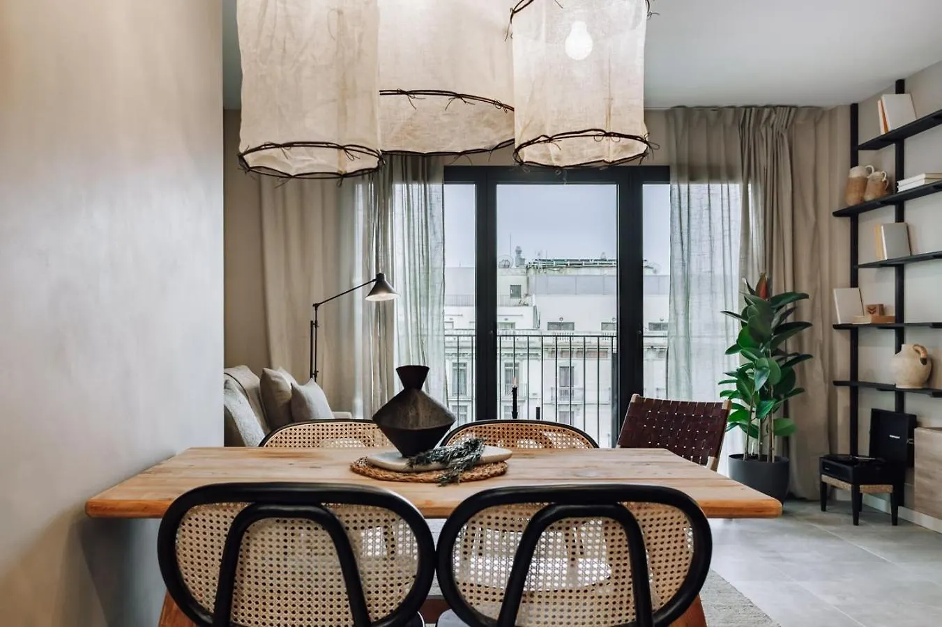 Mont - 2 Bedrooms And Office In Eixample Esquerra Barcelona Spanien